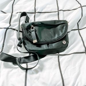 lululemon crossbody bag